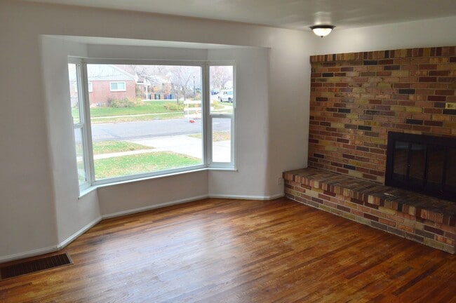 Building Photo - Beautiful Home in Historic Salt Lake District!