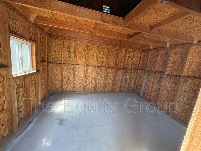 Building Photo - 3316 W Wren Ave