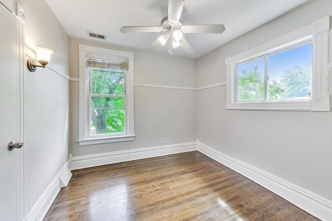 Building Photo - 180 Prairie Ave