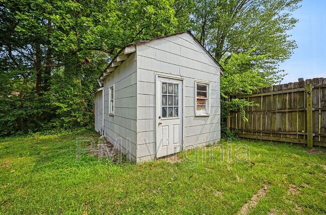 Building Photo - 3407 Essex Cir