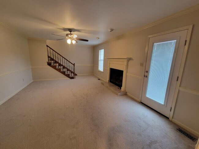 Building Photo - 4517 Crosland Dr