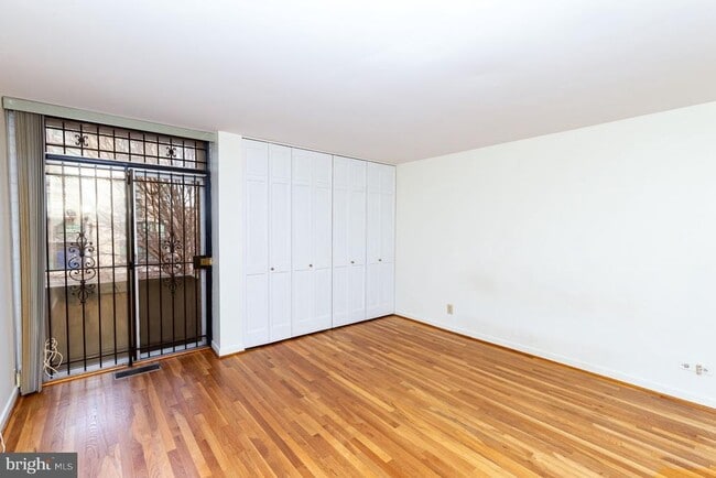 Building Photo - 204 M St SW