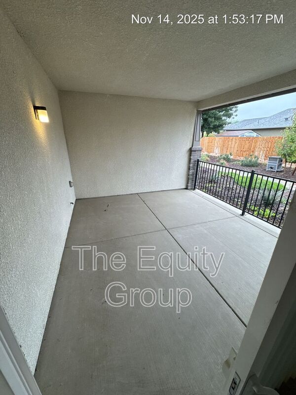 Building Photo - 519 S Summit St