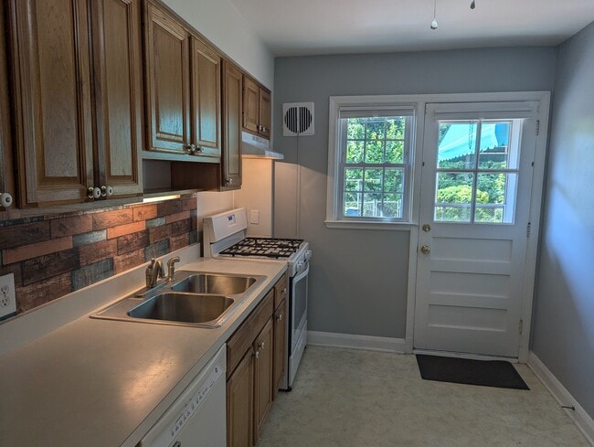 kitchen - 6120 Mount Ridge Rd