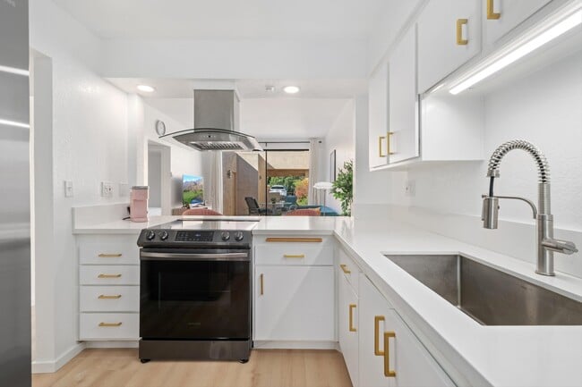 Building Photo - 73947 Saquaro Ct