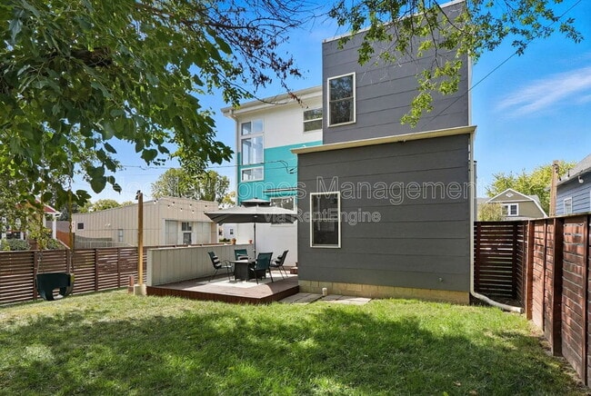 Building Photo - 1421 Leonard St