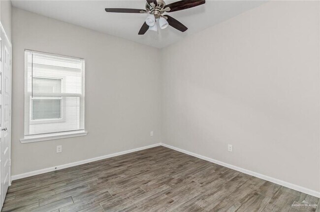 Building Photo - 1304 W Sucre Dr