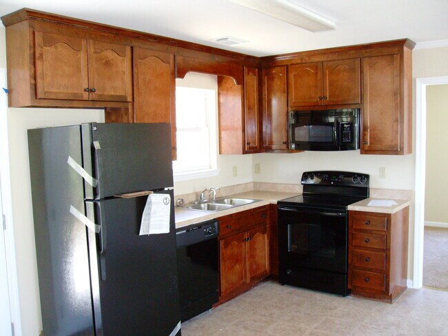 Building Photo - Home for Rent in Elrod... Available to View Now!!!