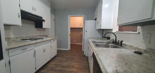 Building Photo - LOVELY 3 bedroom 2 bath home COMING SOON!