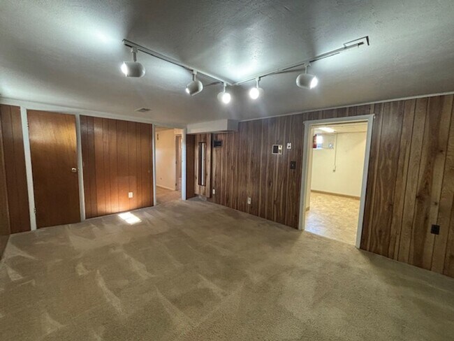 Building Photo - Very nice Family Home located in southern ...