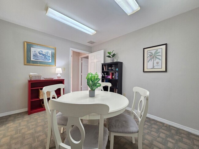 Building Photo - Charming 2-Bedroom Home within 3 miles of ...