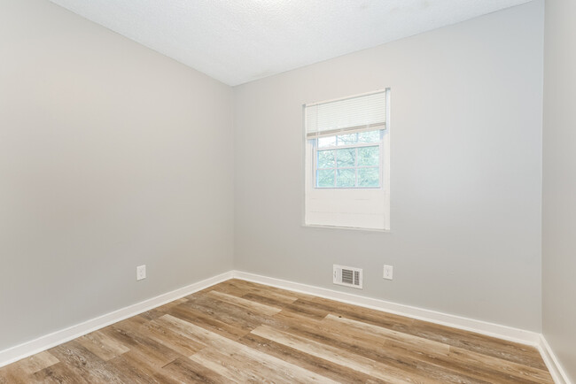 Building Photo - Beautifully Renovated 3-Bedroom