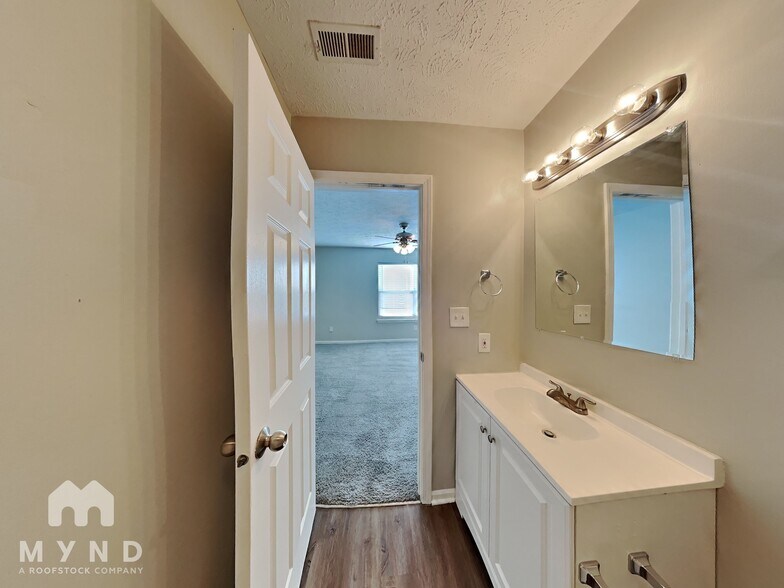 Building Photo - 3704 Bearwood Dr