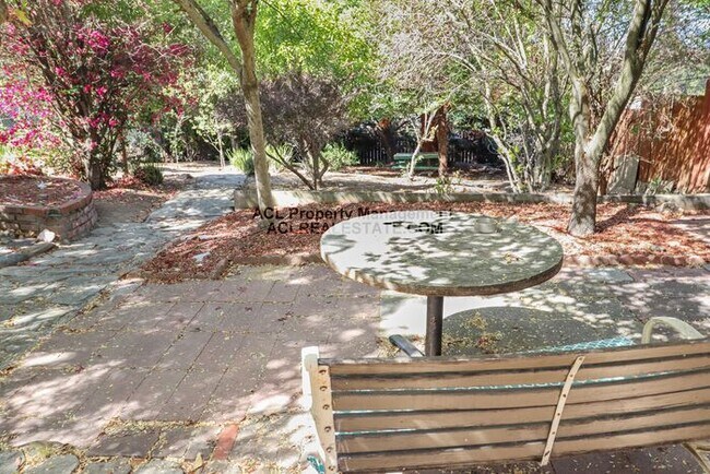 Building Photo - Beautiful, Perfectly located Hayward Home w/ lush and spacious garden.