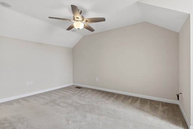 Building Photo - Freshly Updated 3 bed 2 bath Townhome in P...