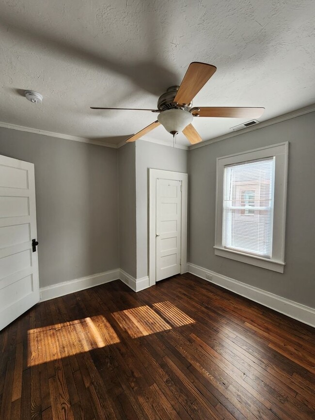 Building Photo - West Asheville Bungalow
