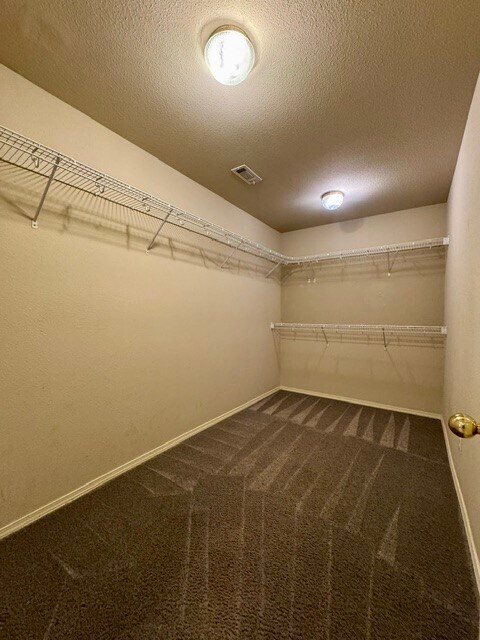 Building Photo - 807 SW River Rock St
