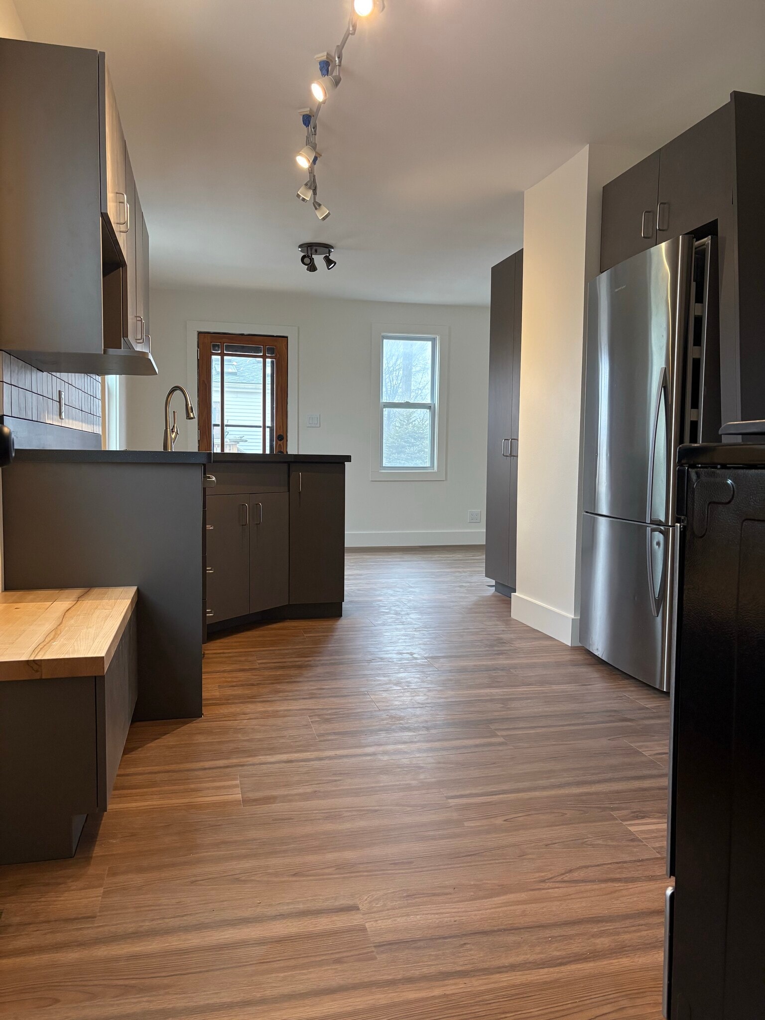 Kitchen - 1315A E Seeley St