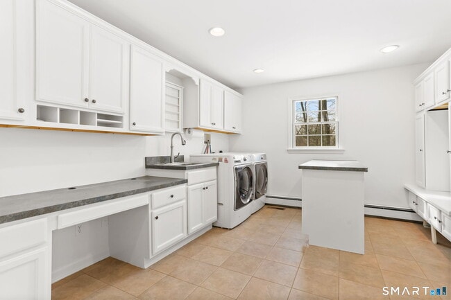 Building Photo - 11 Partrick Ln