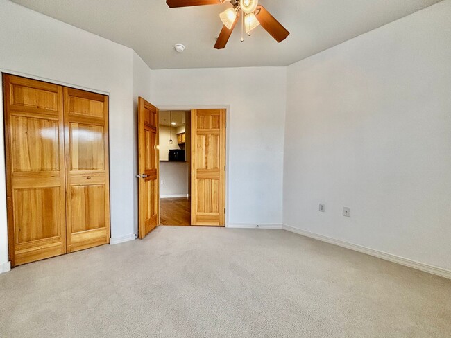 Building Photo - Beautiful 2 Bed 1 Bath Haven in Central Fort Collins!