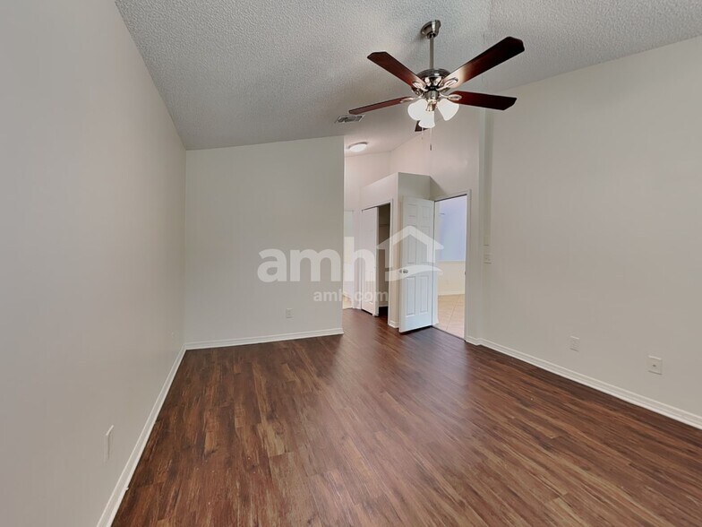 Building Photo - 2063 Forest Gate Dr W
