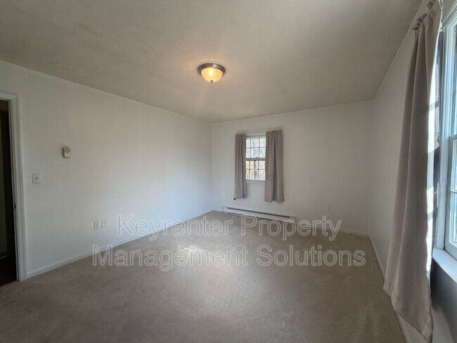 Building Photo - 907 Ladd Rd