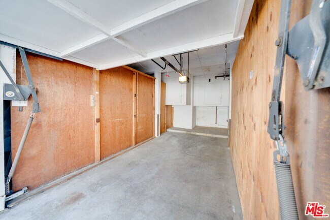 Building Photo - 1037 11th St