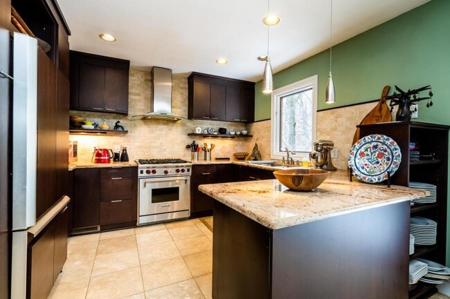 Building Photo - 9431 Dunewood Dr