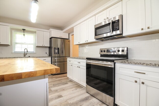 Building Photo - 107 Meadowbrook Dr