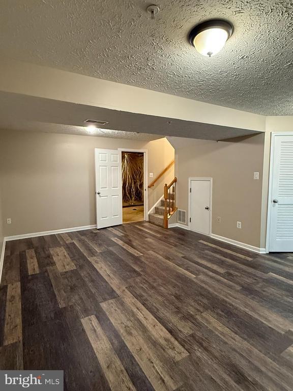 Building Photo - 1064 Jeanett Way