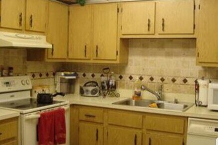 Building Photo - 1100 Manor Dr