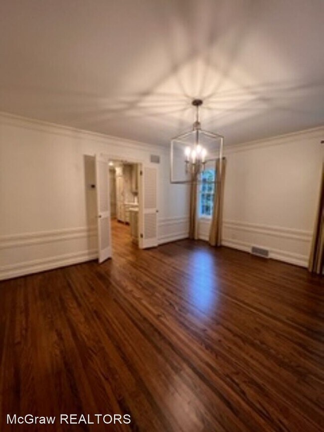 Building Photo - 4 br, 3.5 bath House - 2141 E. 31st Place S.