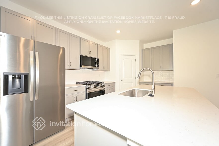 Building Photo - 271 W Millbrook Dr