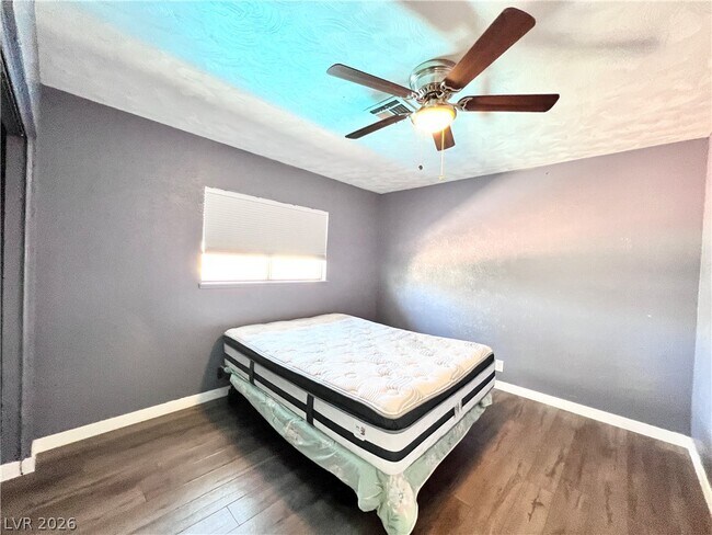 Building Photo - 5009 Mesa View Dr