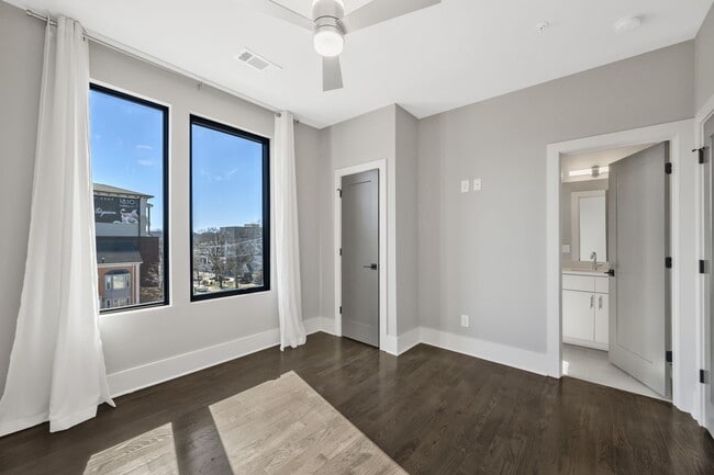 Building Photo - 1648 19th Ave S