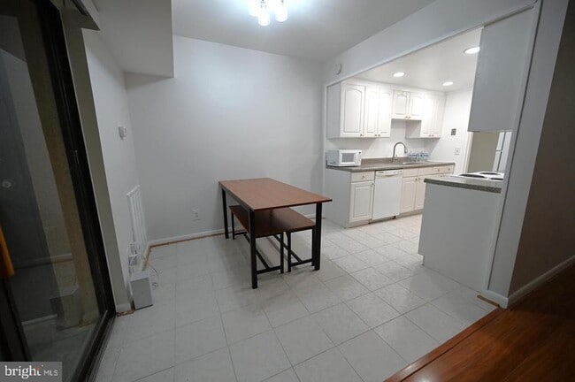 Building Photo - 2237 Castle Rock Square