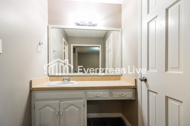 Building Photo - 1115 W 24TH St S