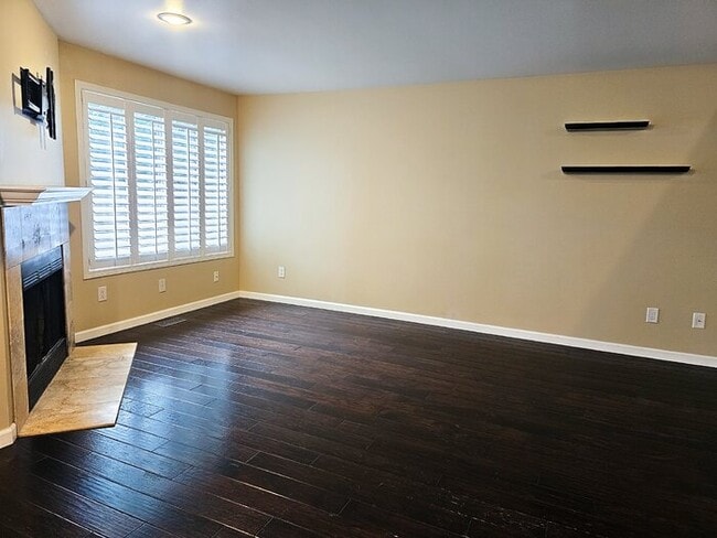Building Photo - Townhome in Fin Hill- 2 Large Master Bedrooms, 2 Car Garage, Fully Fenced Yard, AC