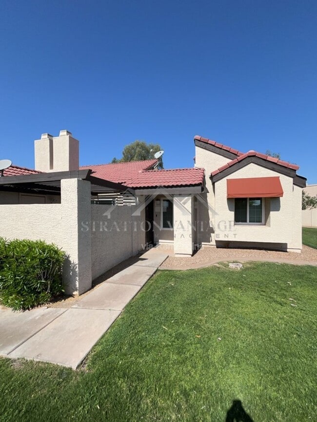 Building Photo - 911 S Siesta Ln