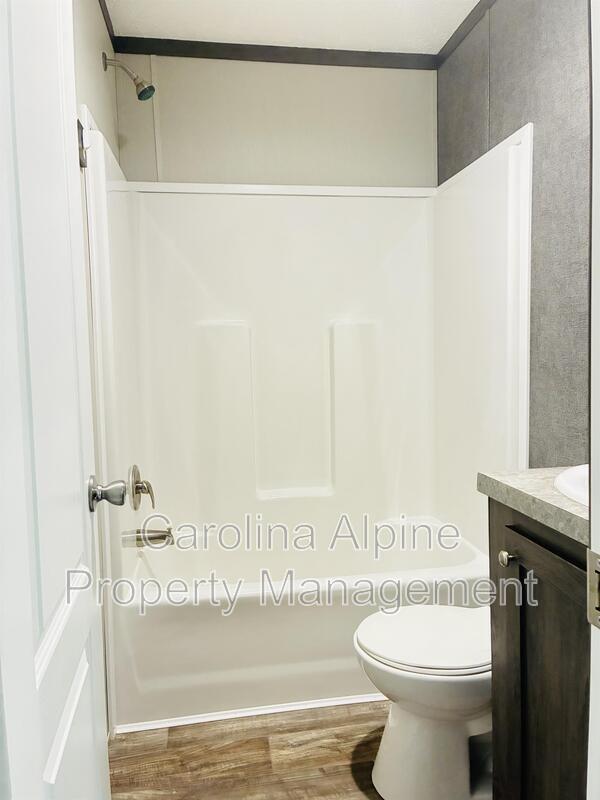 Building Photo - 315 Starling Ln