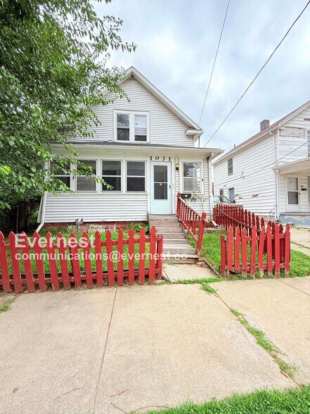 Primary Photo - 1031 N Michigan St