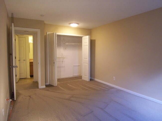 Building Photo - 103 Fieldcrest St