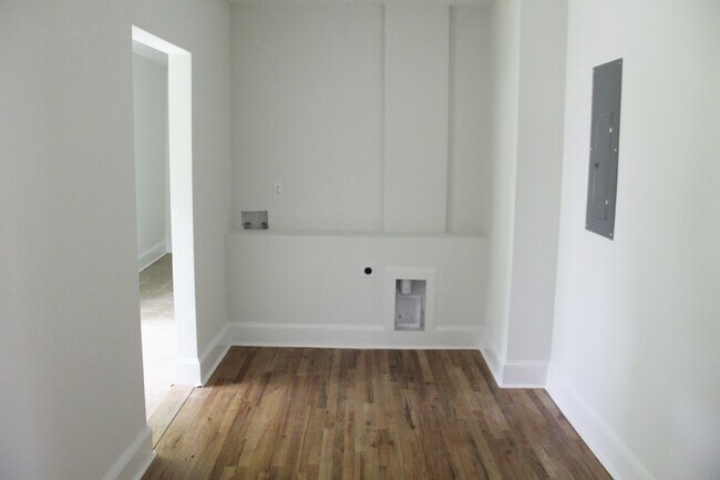 Building Photo - 208 N Guthrie Ave