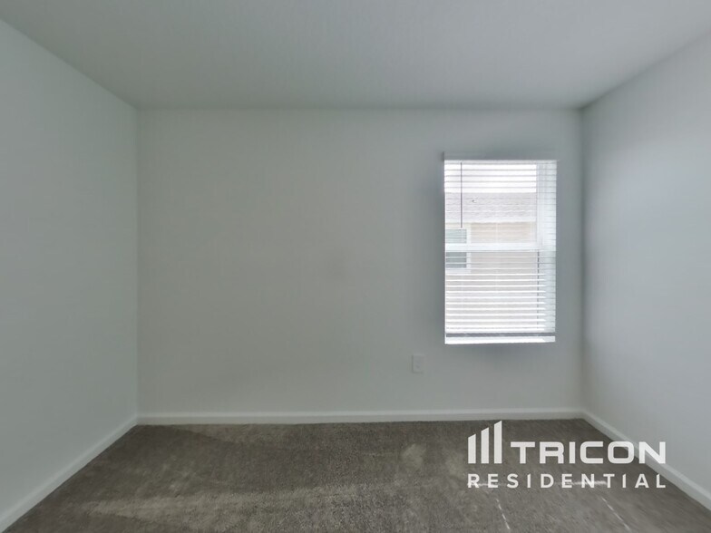 Building Photo - 5660 Gingham Dr