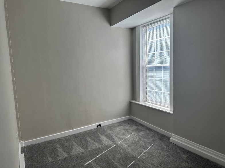 Building Photo - 801 Central Ave