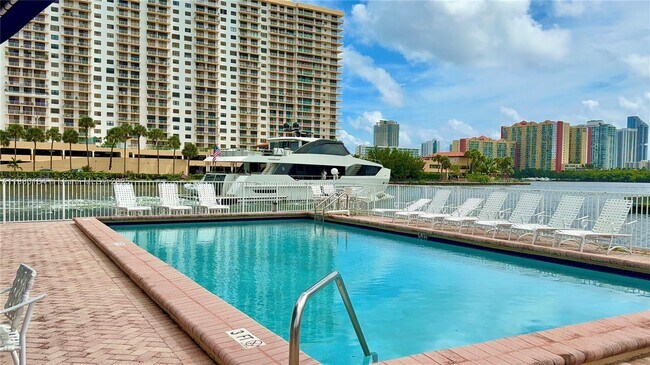 Building Photo - 4000 NE 170th St