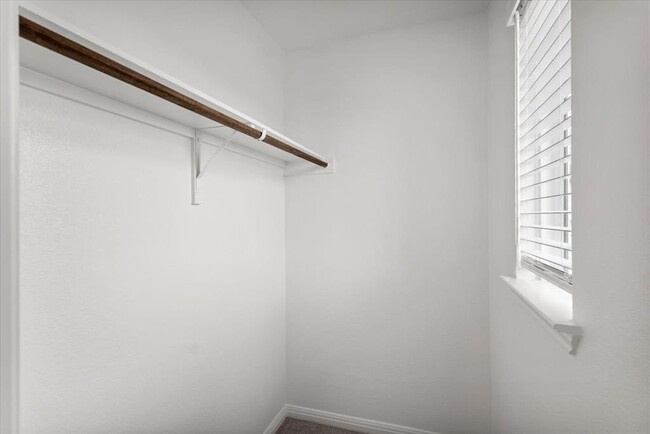 Building Photo - 13916 Ausarina Trce
