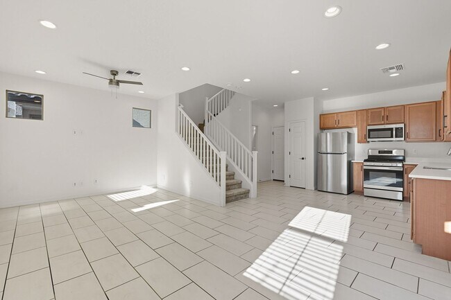 Building Photo - Three Bedrooms! Newer Neighborhood - conve...