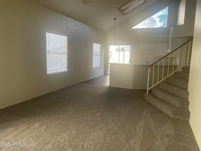 Building Photo - 441 S Maple