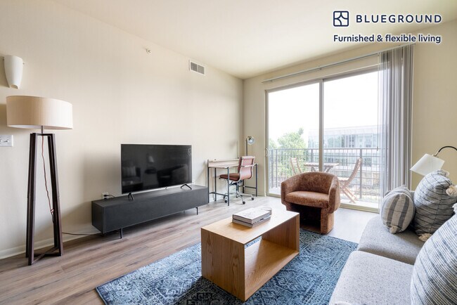 Building Photo - 3001 Esperanza Crossing